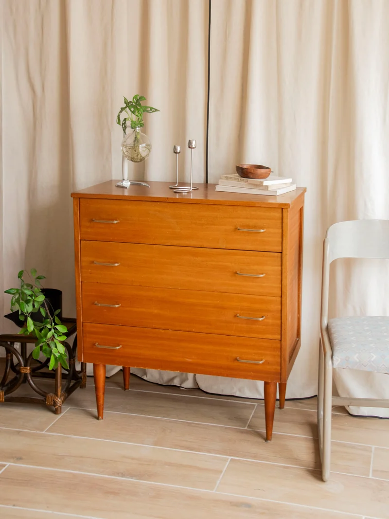 Olga, la commode scandinave aux pieds compas N°700