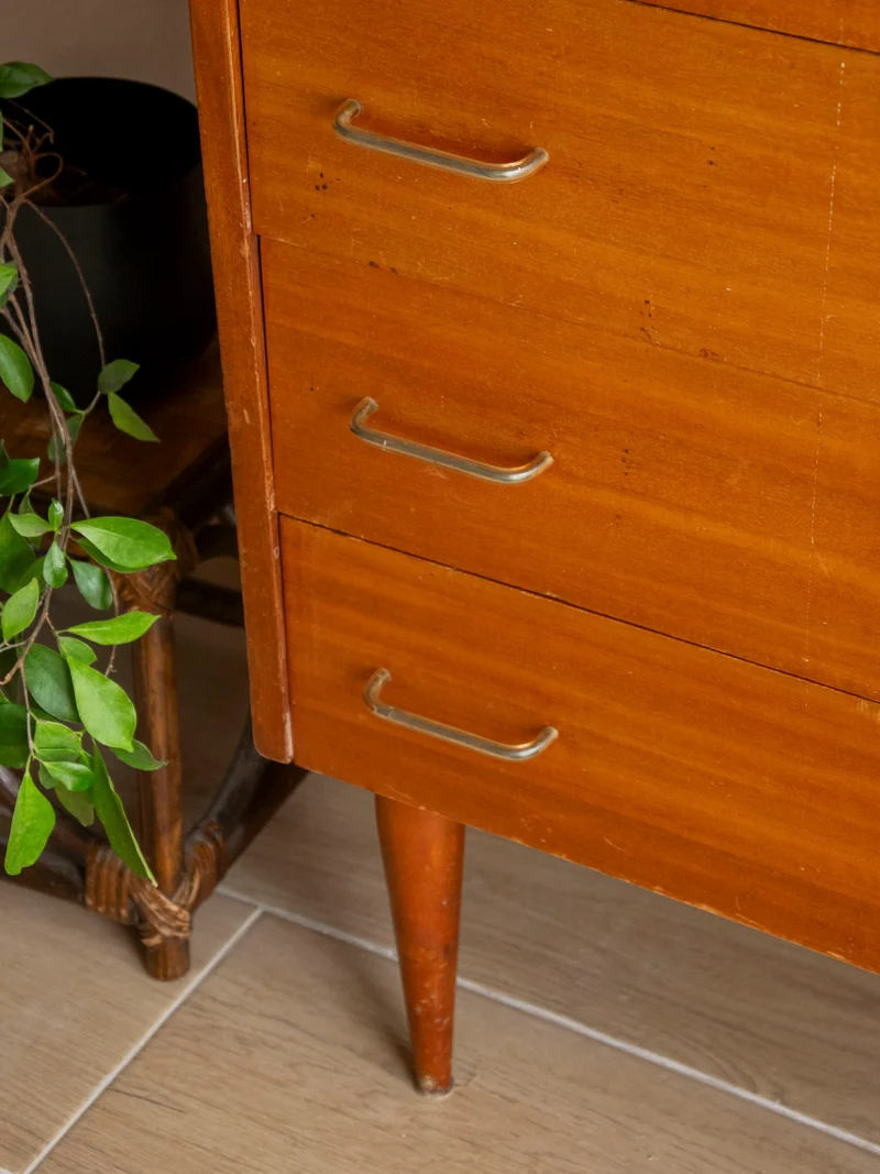 Olga, la commode scandinave aux pieds compas N°700