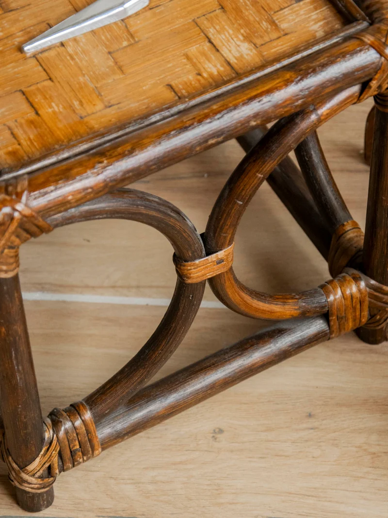 Francine, la table d'appoint en rotin N°1418