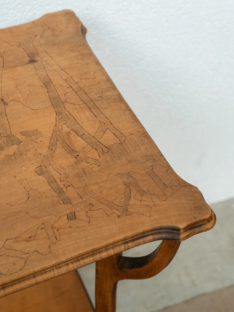 Francine, la table d'appoint en marqueterie N°1101