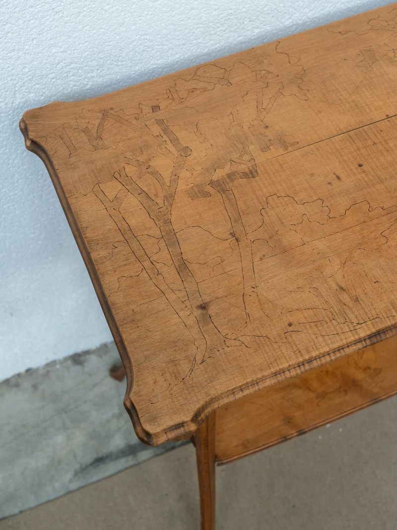 Francine, la table d'appoint en marqueterie N°1101