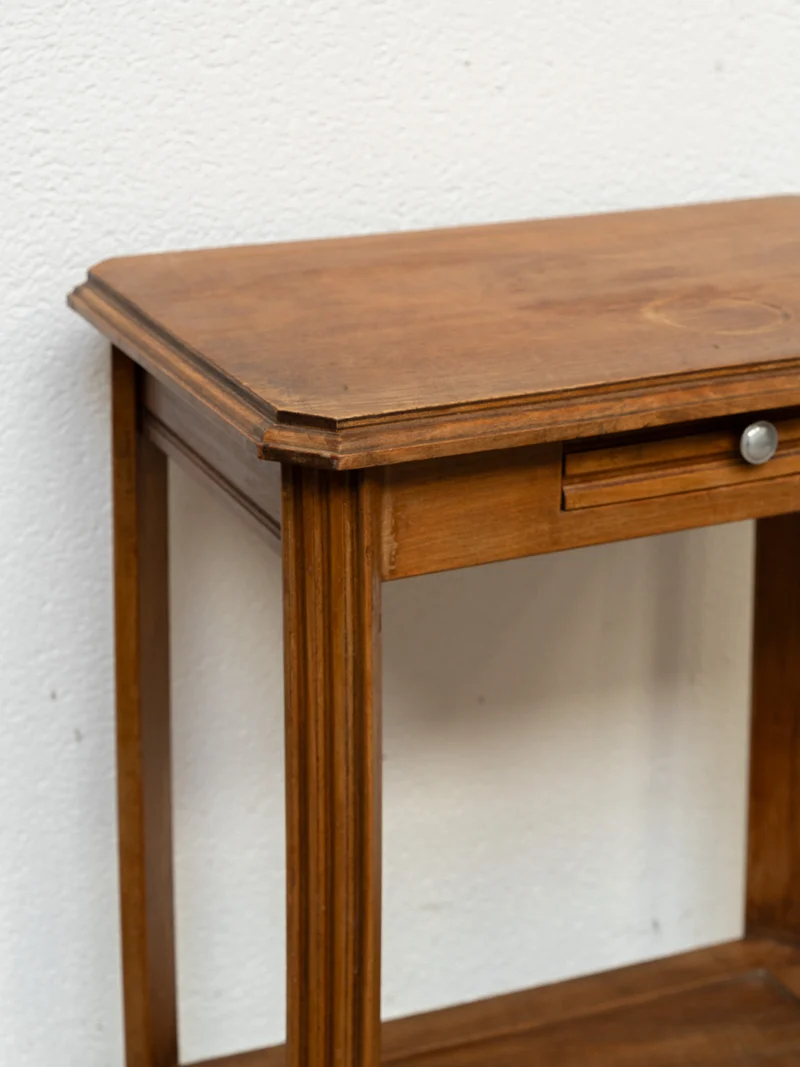 Francine, la table d'appoint en bois N°1100