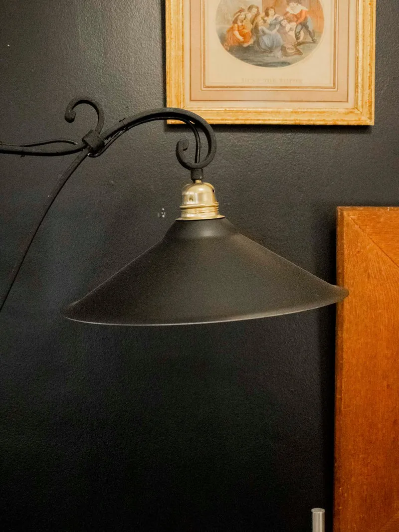 Suzanne, la grande lampe en fer forgé noir N°595