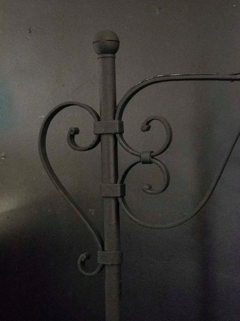 Suzanne, la grande lampe en fer forgé noir N°595