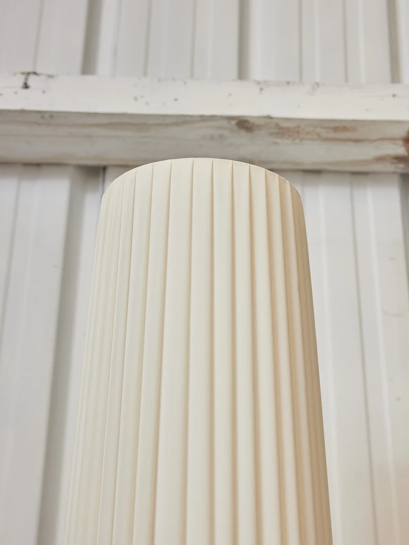 Julien, le lampadaire en tissu plié N°390