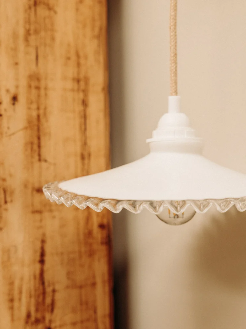 Sonia, la suspension en opaline blanche N°292