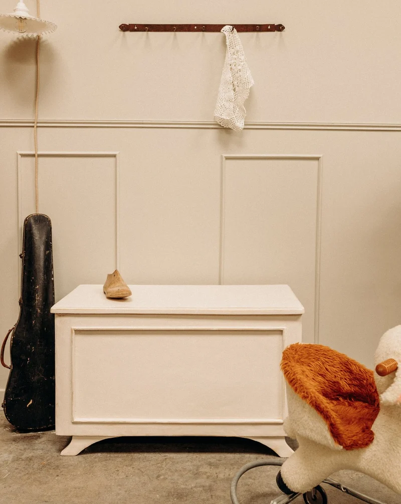 Lucien, le coffre à jouets peint couleur crème N°149