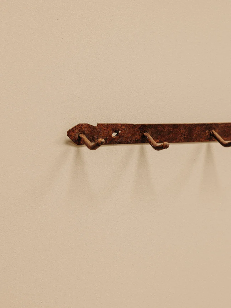 Max, le porte-manteau en métal ancien N°377