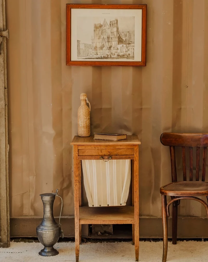 Francine, la table d'appoint en bois N°1079