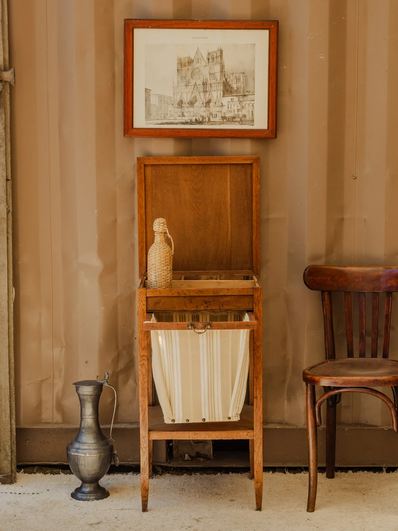Francine, la table d'appoint en bois N°1079