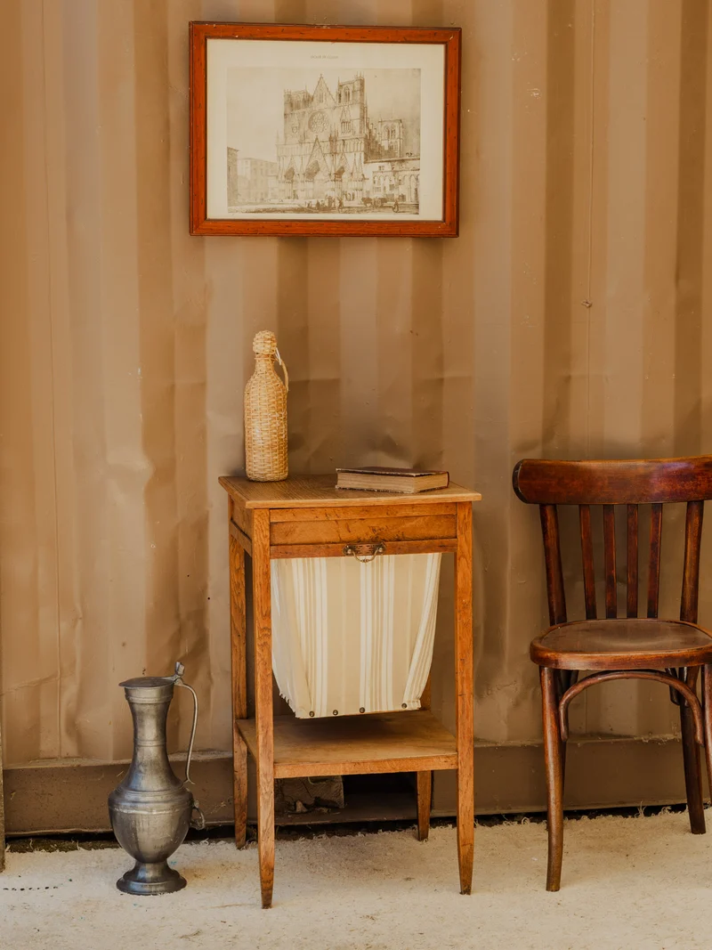 Francine, la table d'appoint en bois N°1079