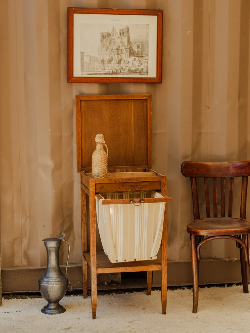 Francine, la table d'appoint en bois N°1079