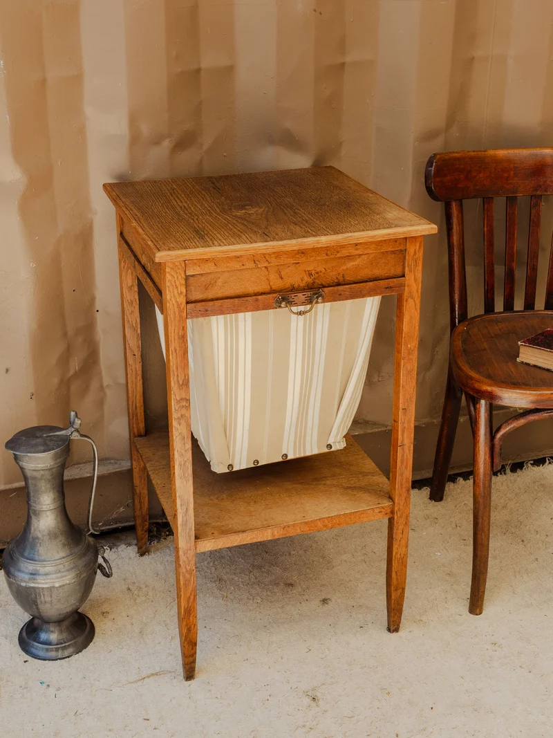 Francine, la table d'appoint en bois N°1079