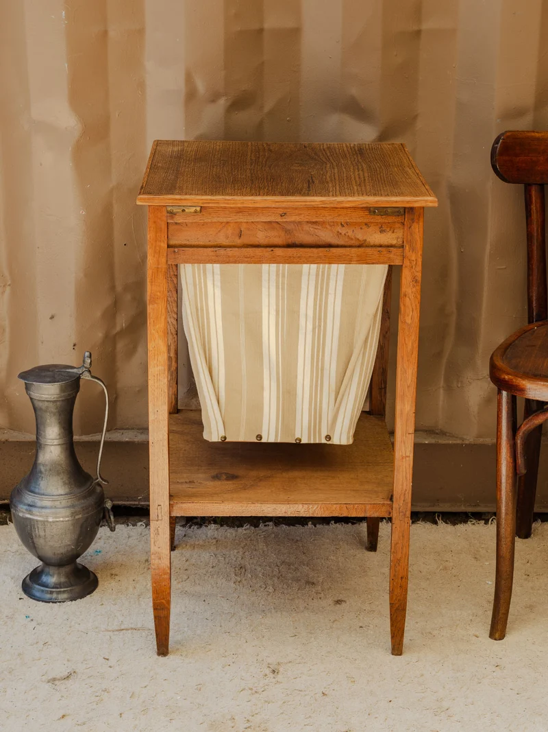 Francine, la table d'appoint en bois N°1079