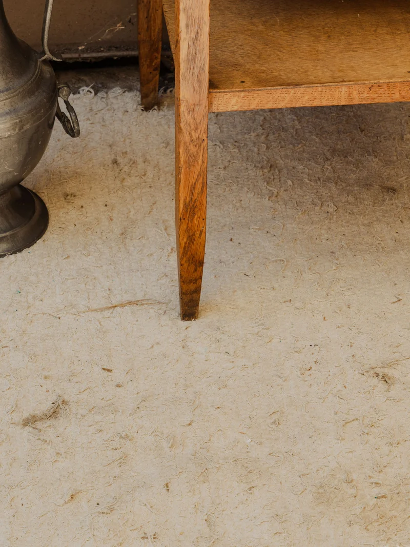 Francine, la table d'appoint en bois N°1079