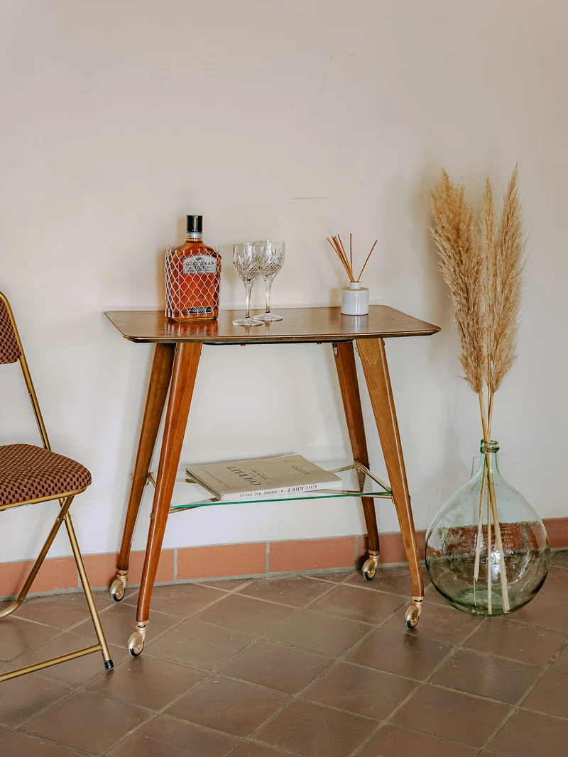 Anouk, la desserte à roulettes en bois et verre mid-century N°359