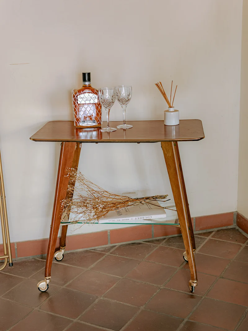 Anouk, la desserte à roulettes en bois et verre mid-century N°359