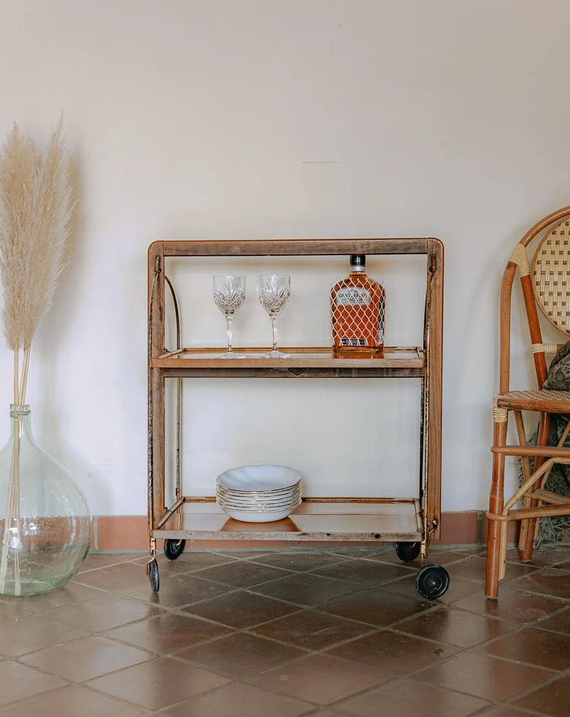 Anouk, la desserte à roulettes mid-century modern en bois et laiton N°360