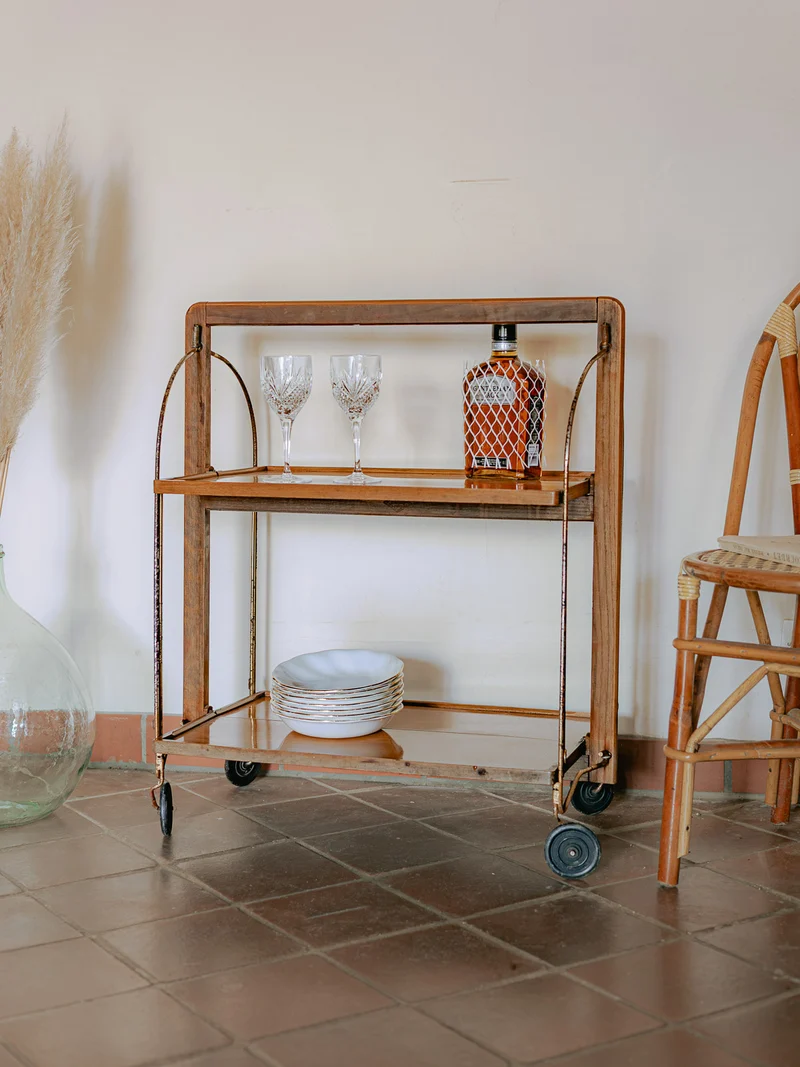 Anouk, la desserte à roulettes mid-century modern en bois et laiton N°360