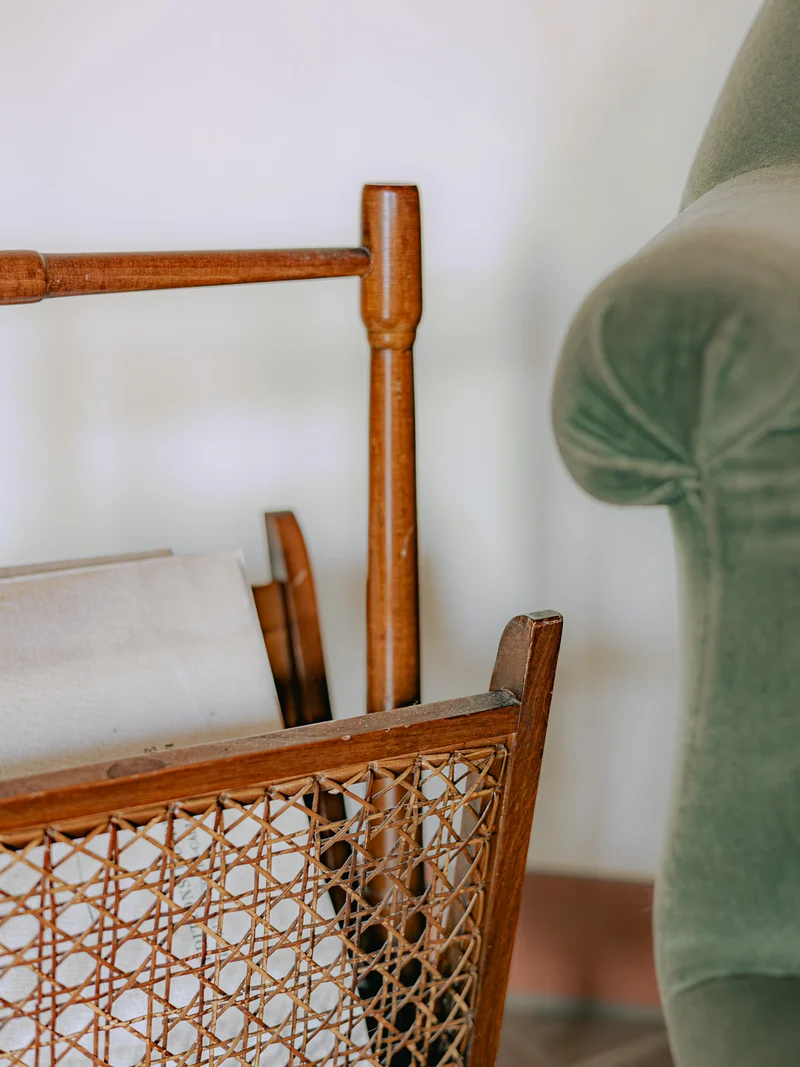 Désiré, le porte-revues élégant en bois et cannage N°232