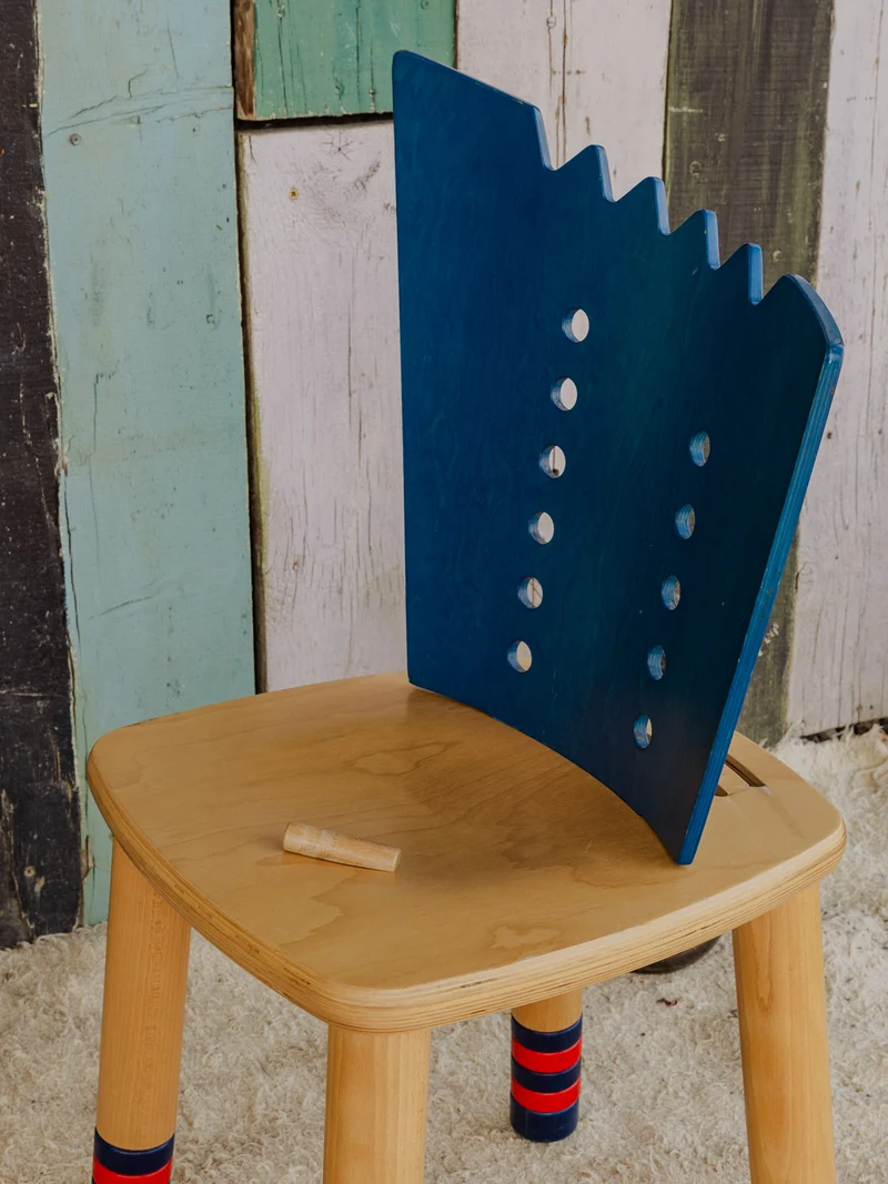 Ernestine, la chaise colorée pour enfant en bois N°1298