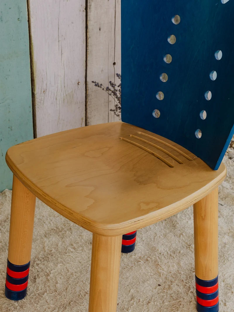 Ernestine, la chaise colorée pour enfant en bois N°1298