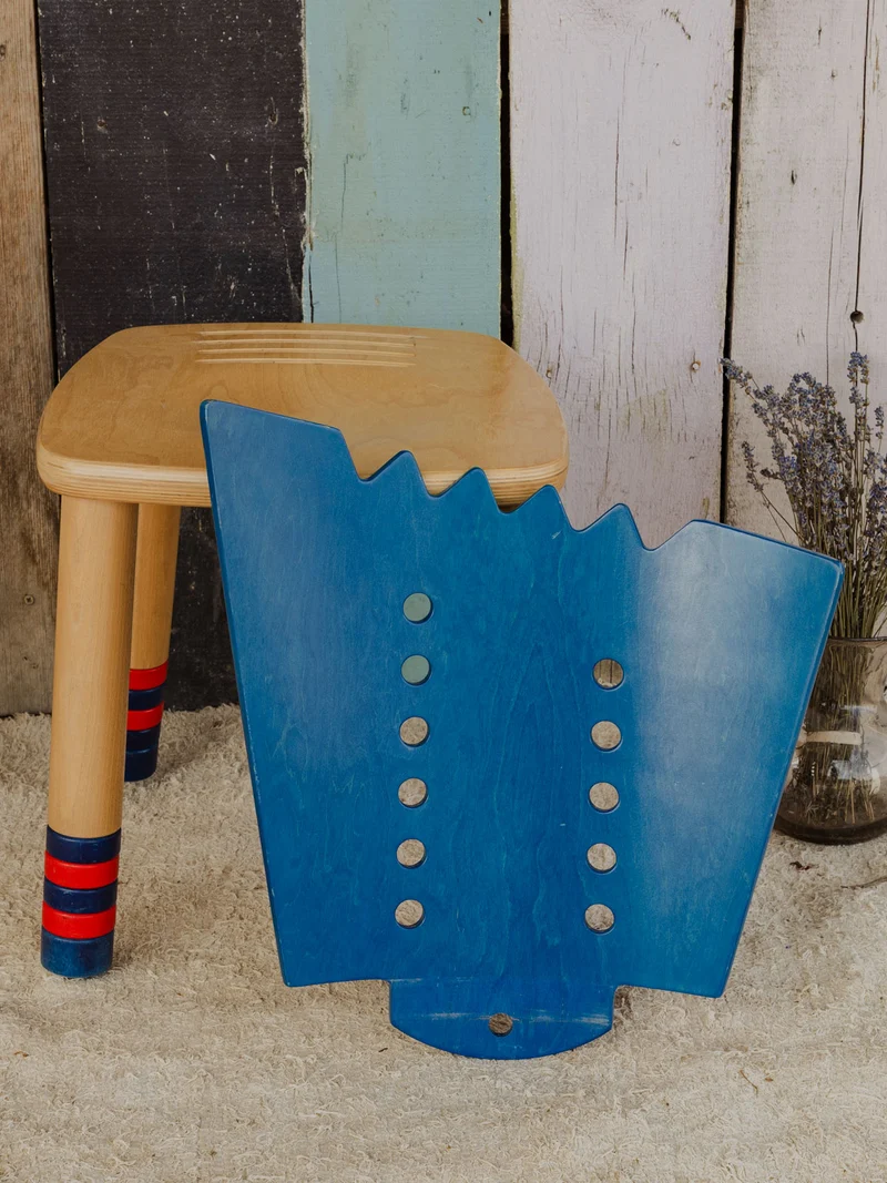 Ernestine, la chaise colorée pour enfant en bois N°1298