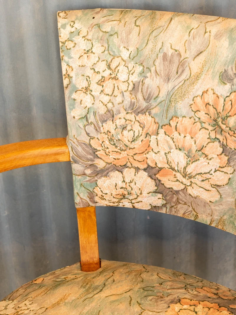 Ernest, la paire de fauteuils en tissu et bois N°1098