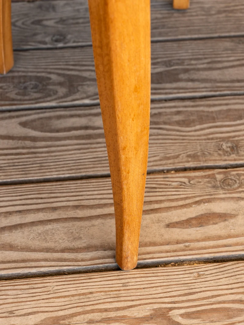 Ernest, la paire de fauteuils en tissu et bois N°1098