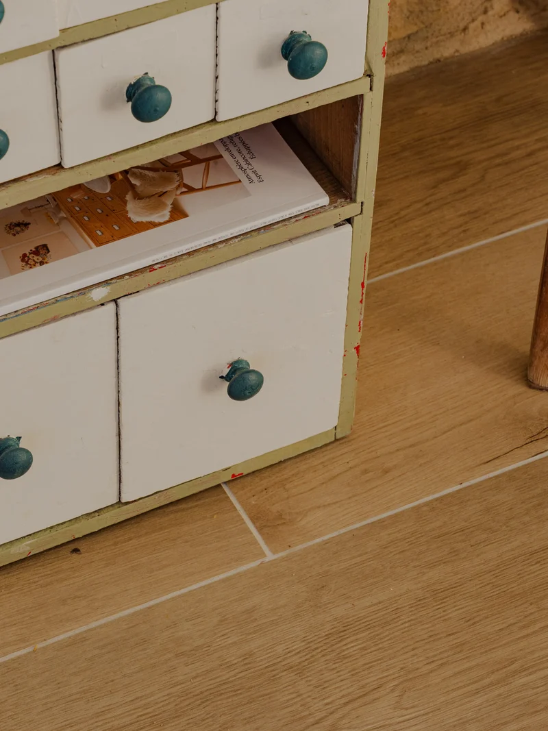 Fernand, le petit meuble de métier en bois N°369