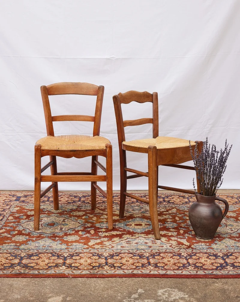 Claude, la paire de chaises en bois vintage N°1439