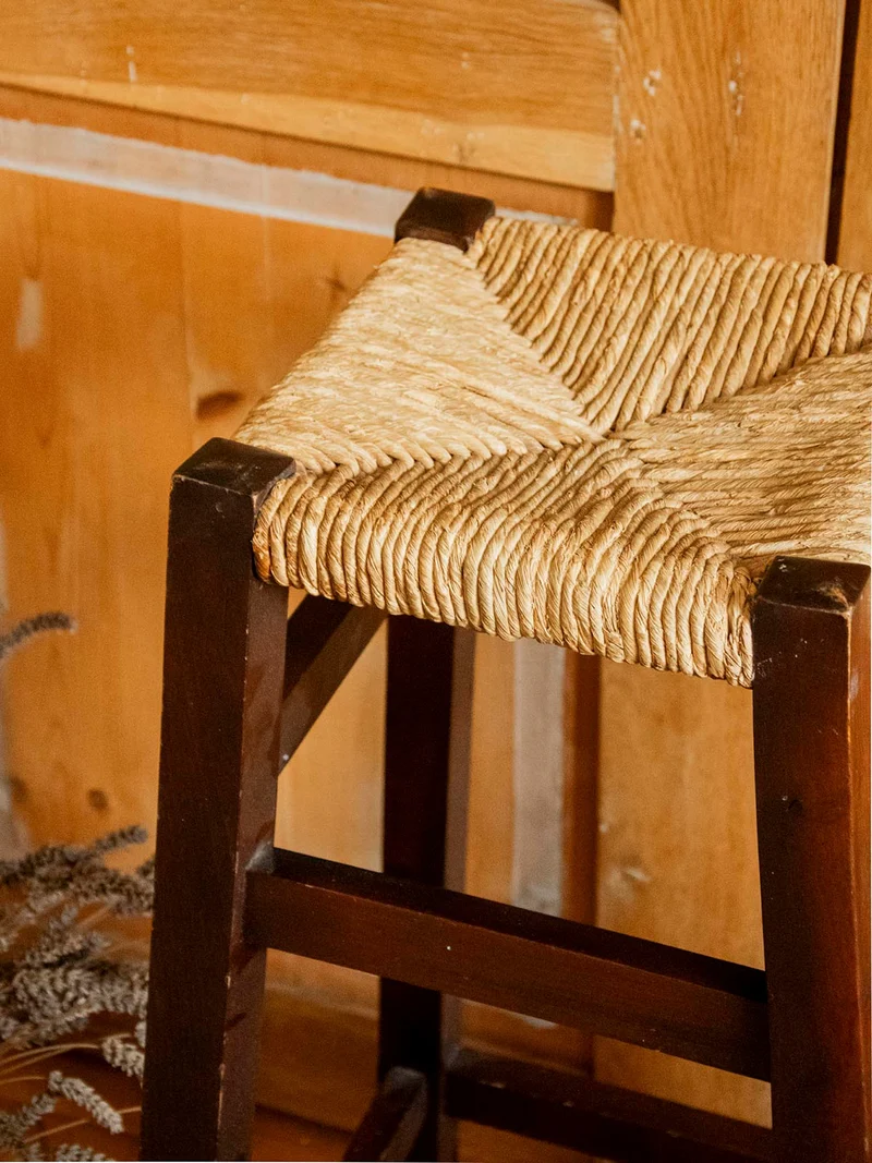 Regis, le tabouret en paille au style campagne N°1470
