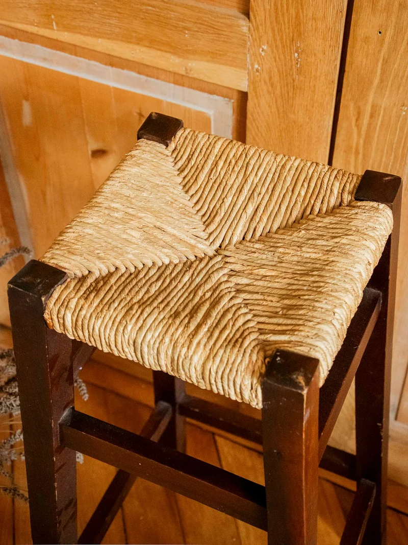 Regis, le tabouret en paille au style campagne N°1470