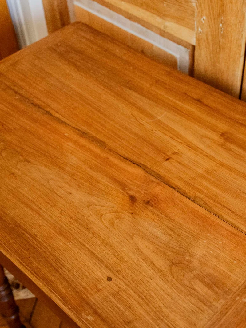 Brigitte, la travailleuse en bois sculpté N°351