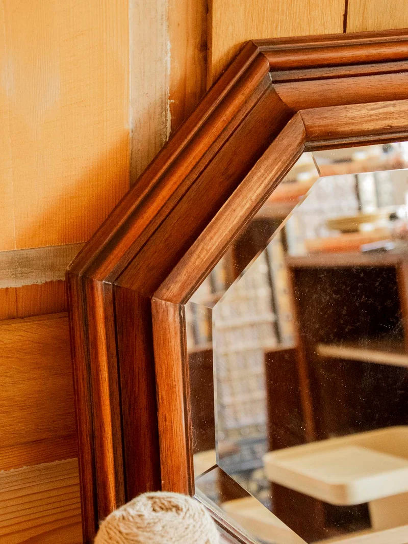 Georges, le miroir octogonal en bois foncé N°1319
