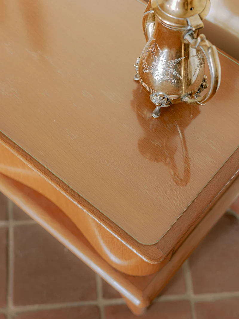 Maïa, la table de chevet art déco au plateau en verre N°1532