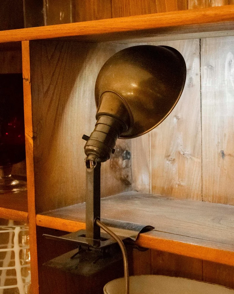 Julia, la lampe clipsable au style industriel N°971