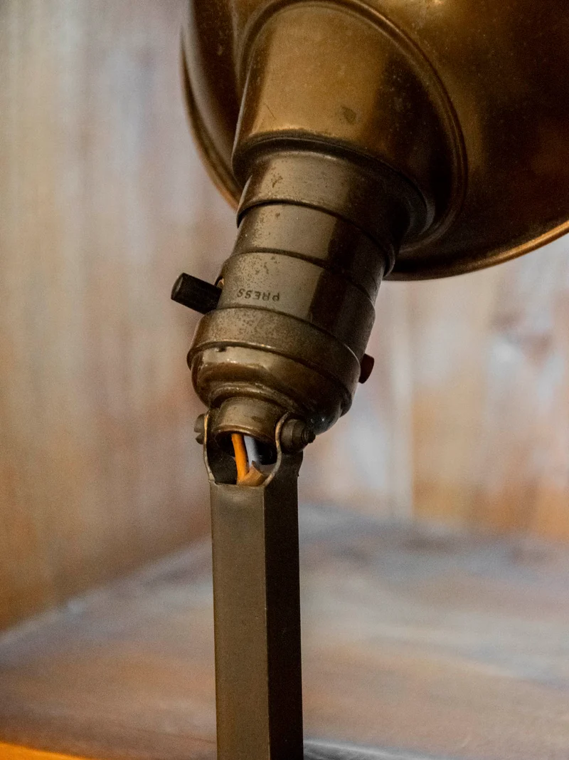 Julia, la lampe clipsable au style industriel N°971