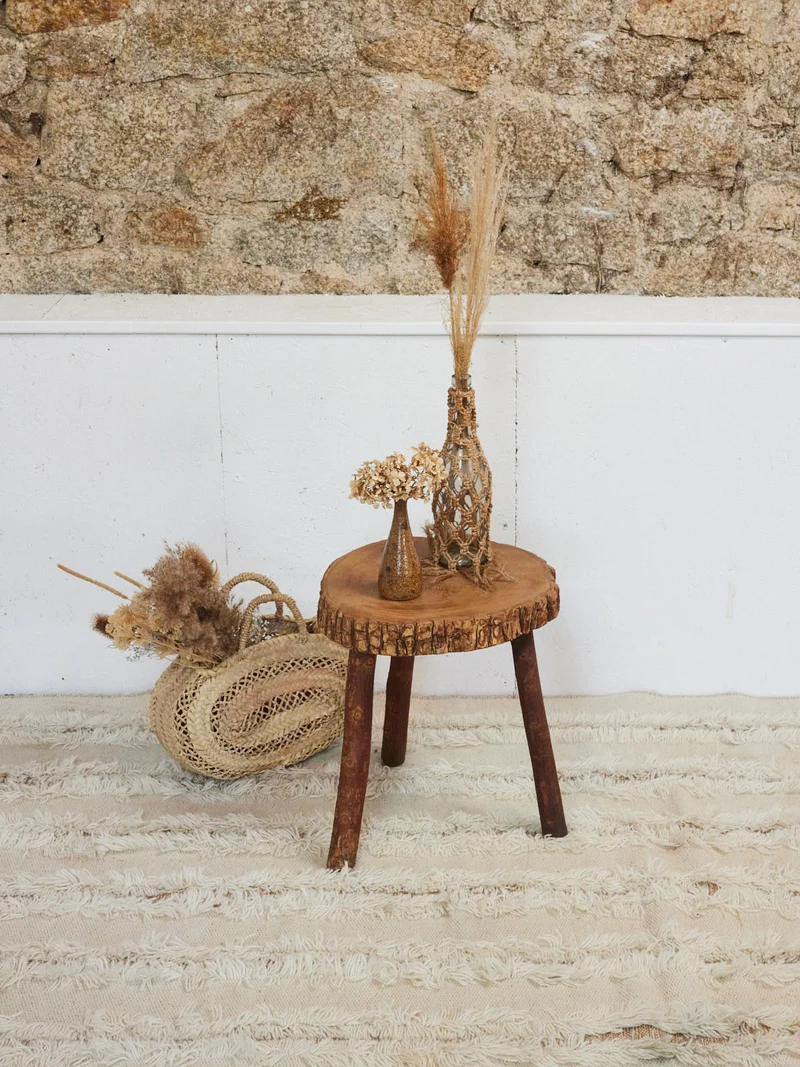 Regis, le tabouret brutaliste en bois N°1418