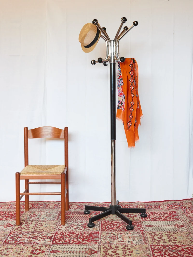 Charlie, le porte-manteau en chrome N°239
