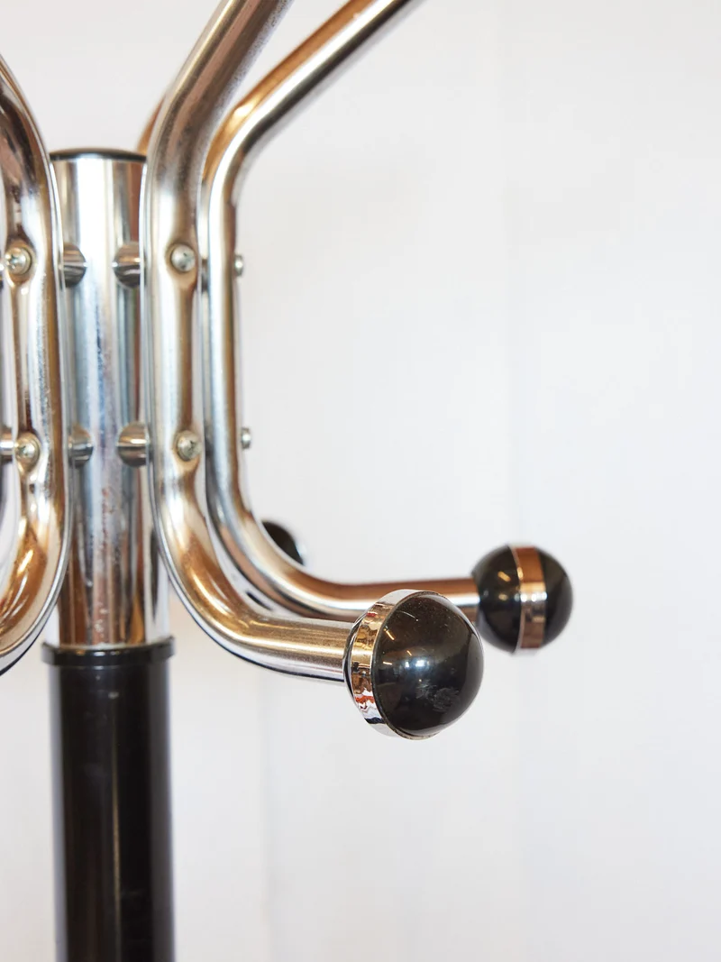 Charlie, le porte-manteau en chrome N°239