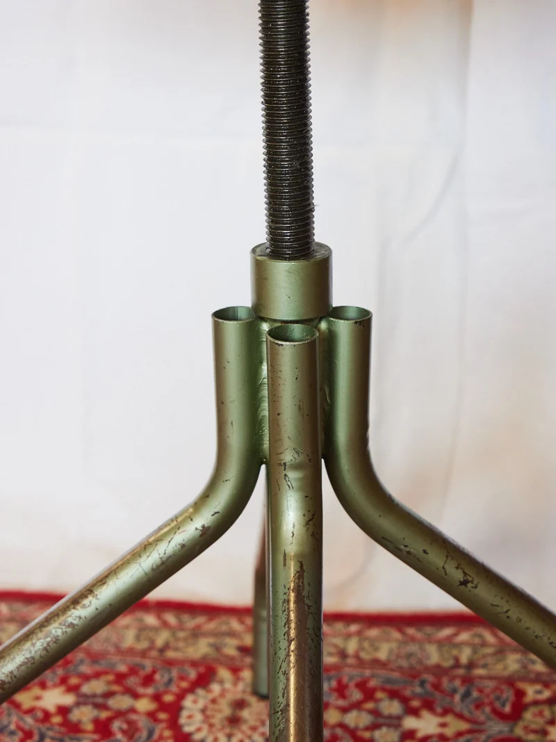 Axel, le tabouret d'atelier vert électrique N°705