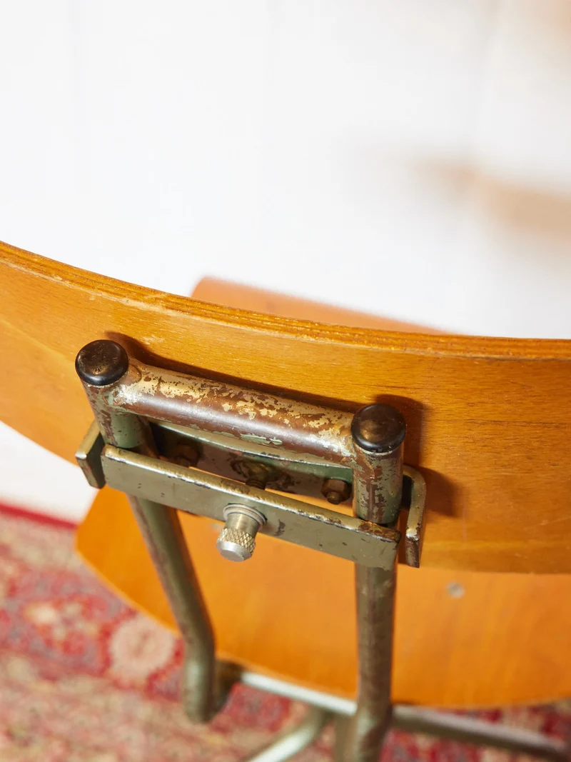 Axel, le tabouret d'atelier vert électrique N°705