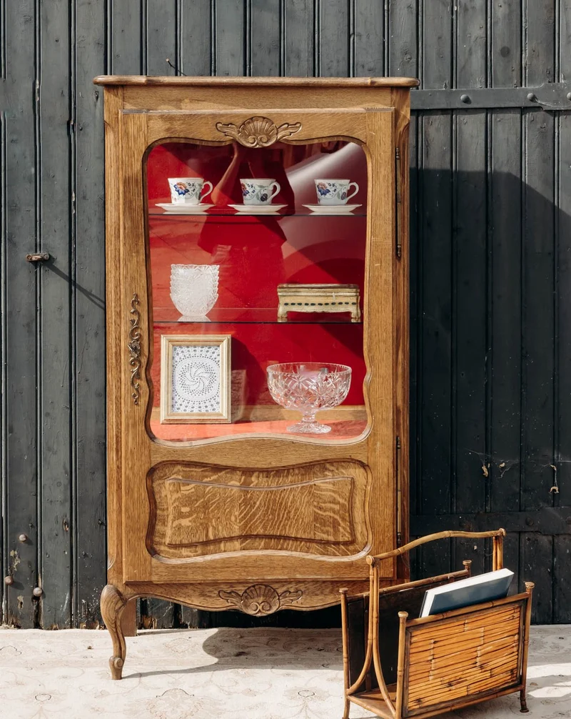 Victoria, la vitrine en chêne massif N°1292