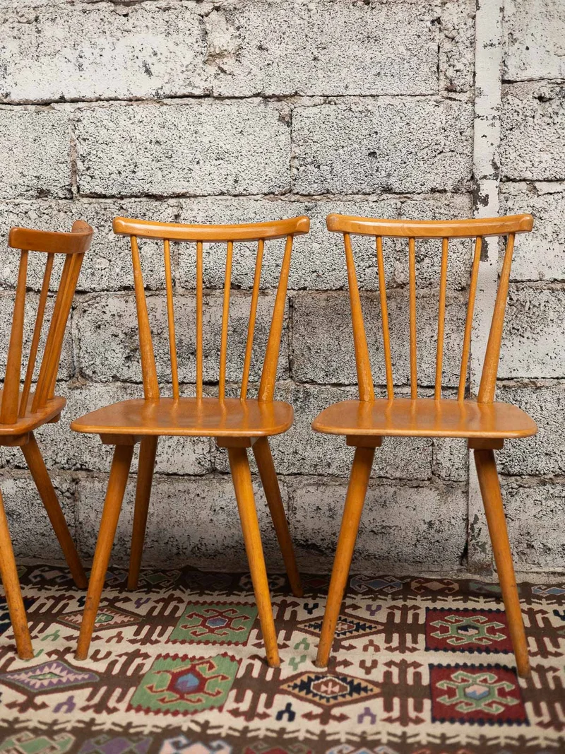 Alma, les paires de chaises à barreaux N°1720