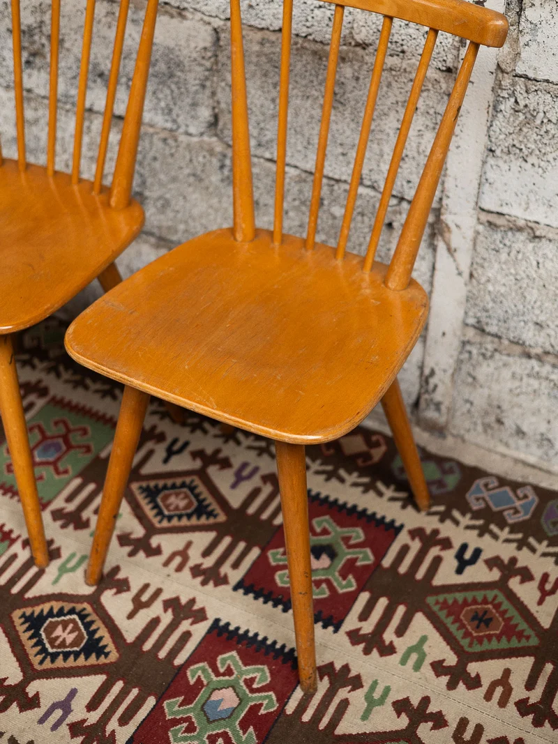 Alma, les paires de chaises à barreaux N°1720