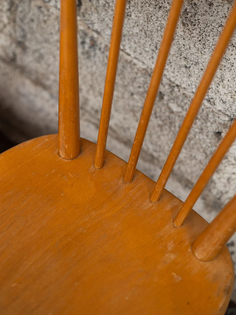 Alma, les paires de chaises à barreaux N°1720