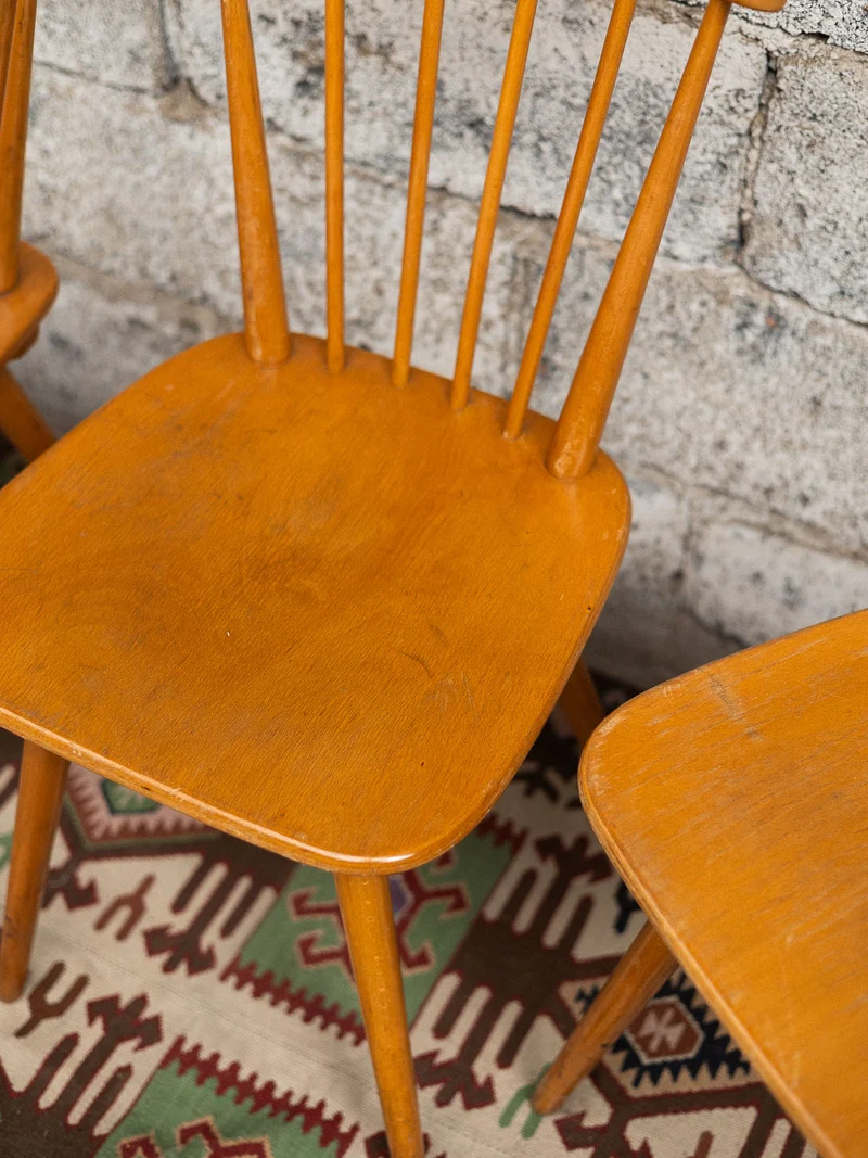 Alma, les paires de chaises à barreaux N°1720