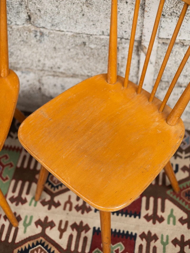 Alma, les paires de chaises à barreaux N°1720