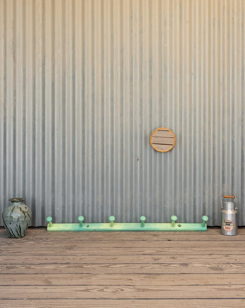 Max, le porte-manteau en bois vert N°400